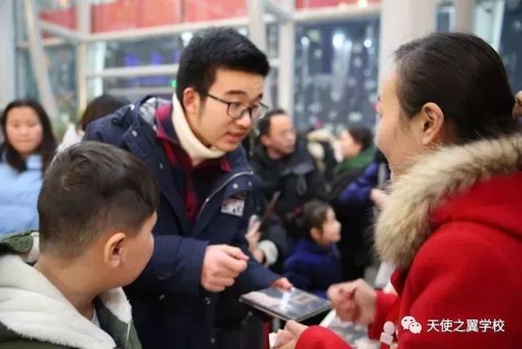 【报道】宿州市首届国际钢琴大师音乐会暨利记sbobet艺术家宋思衡多媒体音乐会圆满成功。诤悠担